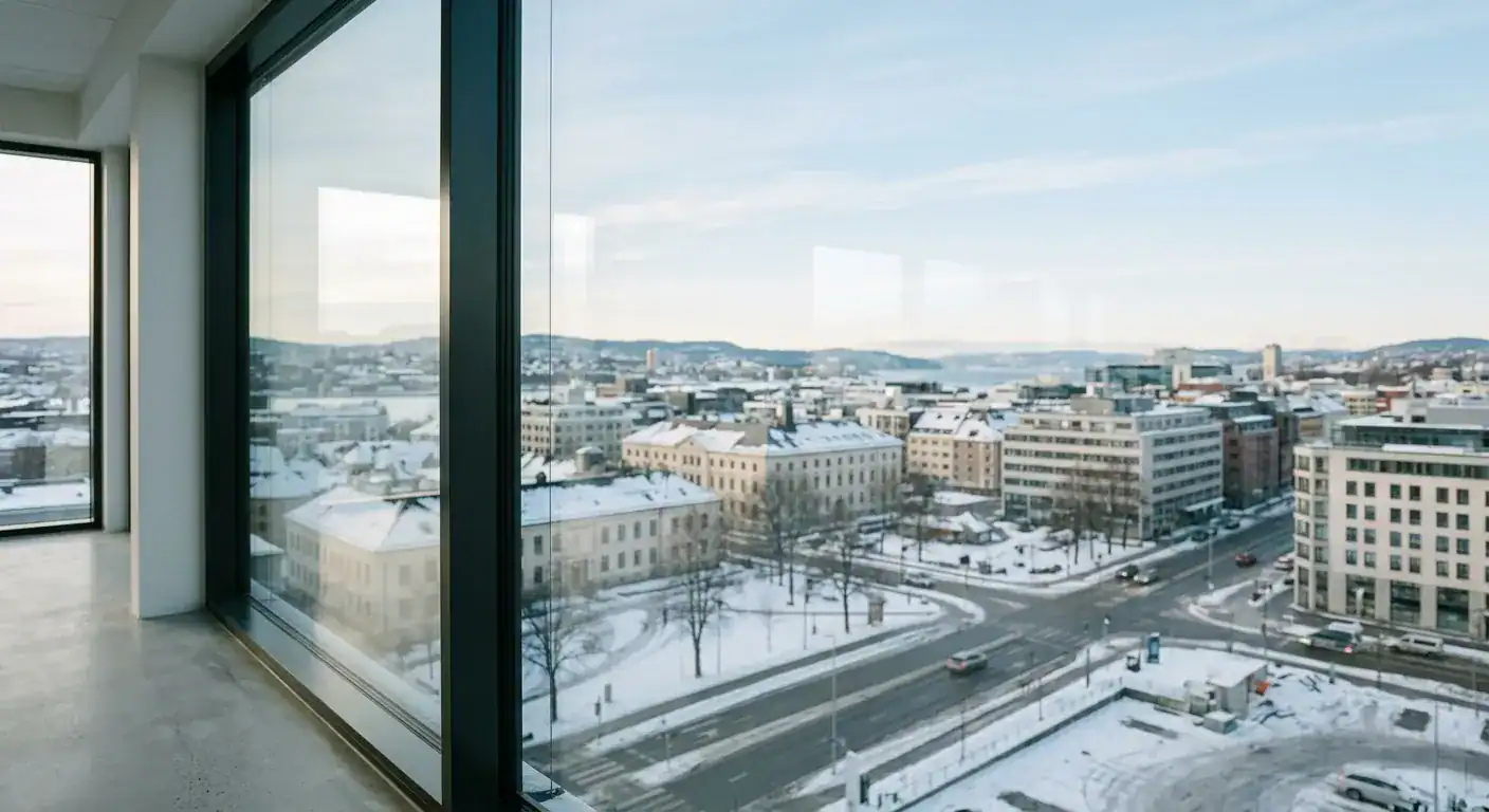 Vindusvask om vinteren: Slik holder du glassfasaden ren i minusgrader - Featured Image